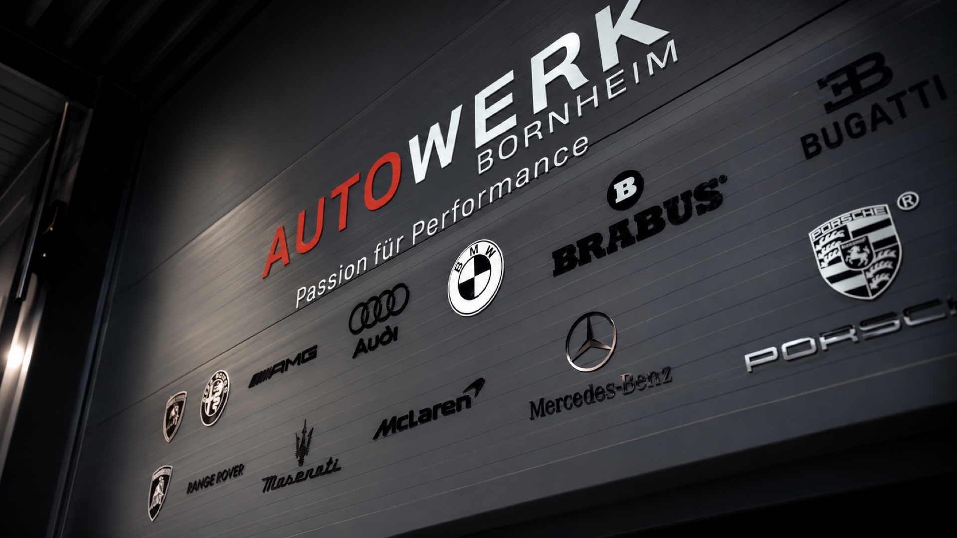 AUTOWERK Bornheim Marken-Wand mit Bugatti, Porsche, McLaren, BMW, Brabus, AMG, Aston Martin und mehr